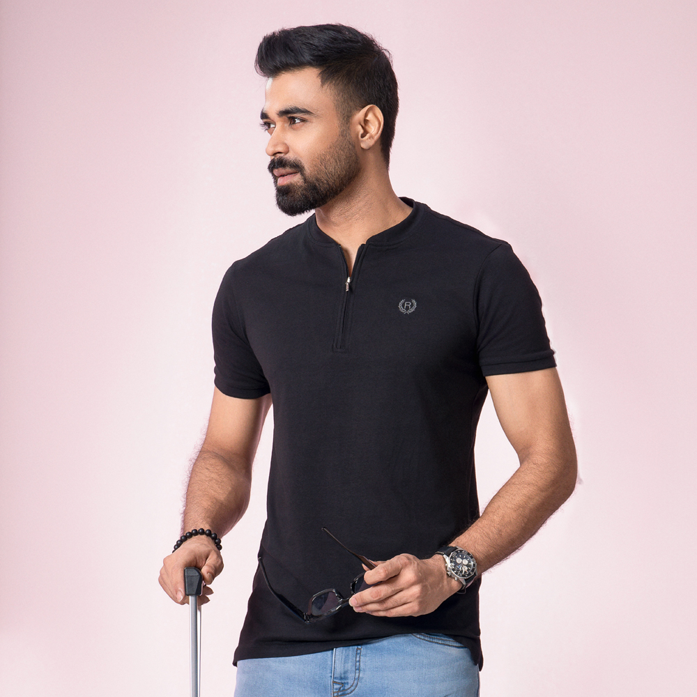 Richman Men's Black Color Half Sleeve Round Neck T-Shirt